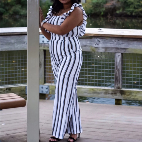 New with tag Striped jumpsuit with ruffle details short sleeve jumpsuit - Picture 2 of 14